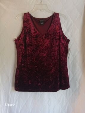new directions Crushed Velvet V-Neck Tank Top - Burgundy